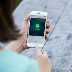 WhatsApp Broadcast vs Groups